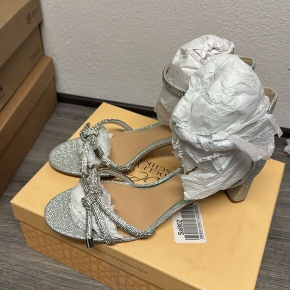 Badgley Mischka Lena Knotted Mid Heel - Picture 6 of 7